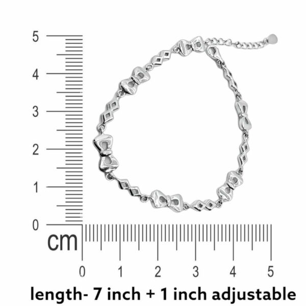 Silver Interlock Shining Bracelet Measuring