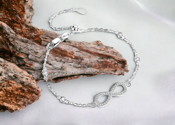 Silver infinity bracelet design